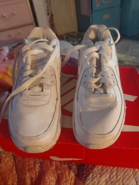 Womens Nike Air Max Low-Top Sneakers Size 6 , 0riginal Box , Excellent Condition